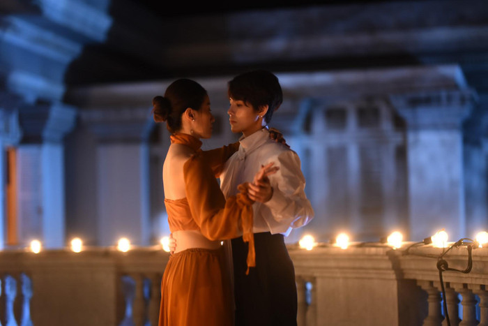 Vũ Cát Tường lần đầu kết hợp với vũ công Thu Trang trong MV Có Người vào năm 2019. (Ảnh FBNV)