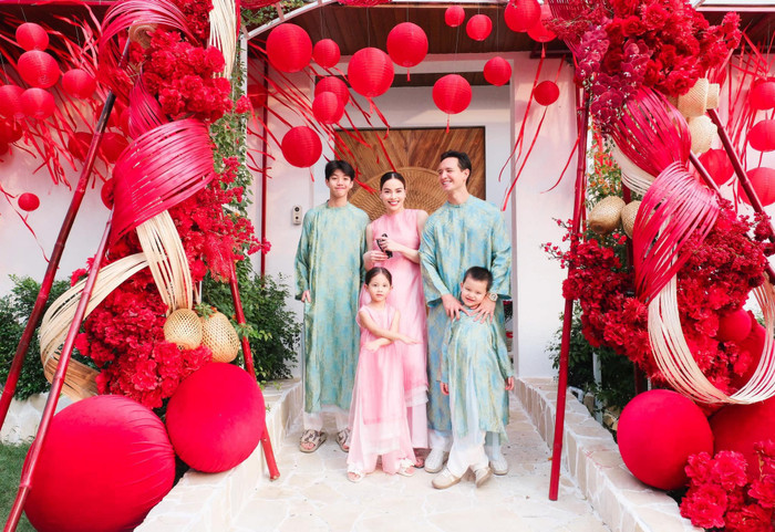 Showbiz 24h: Hồ Ngọc Hà hiện có cuộc sống hôn nhân êm ấm, hạnh phúc bên cạnh chồng và các con. Ảnh: FBNV