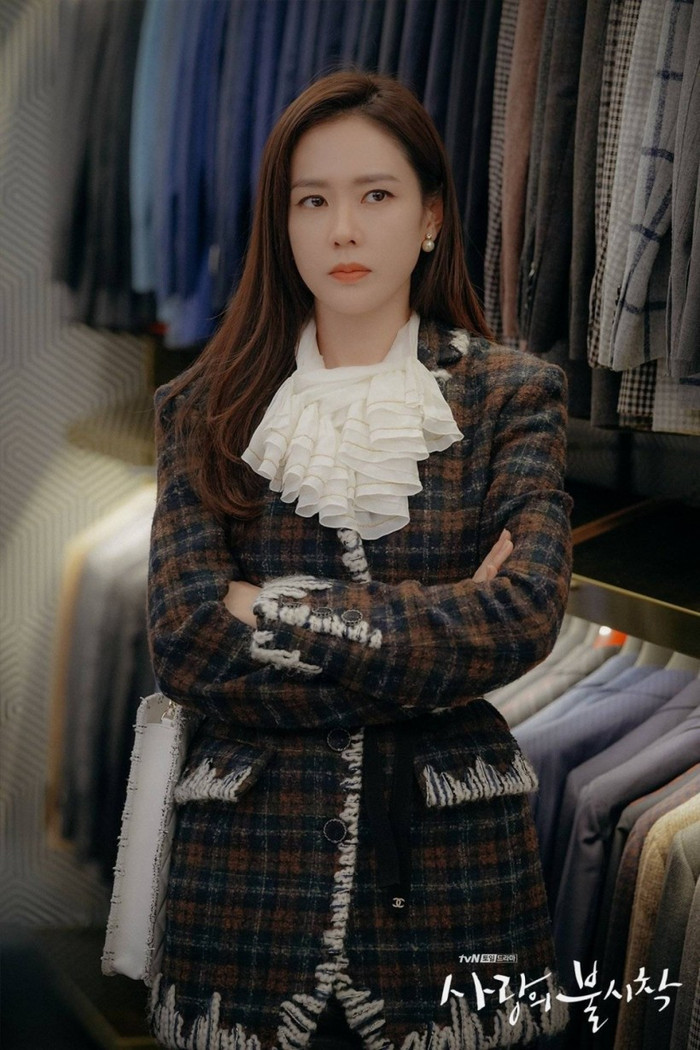 Tạo hình nữ tổng tài của Son Ye Jin trong phim Hạ Cánh Nơi Anh.