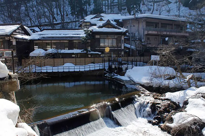 Nhật Bản: 2 trận tuyết lở xảy ra, 100 người bị mắc kẹt Ảnh 3