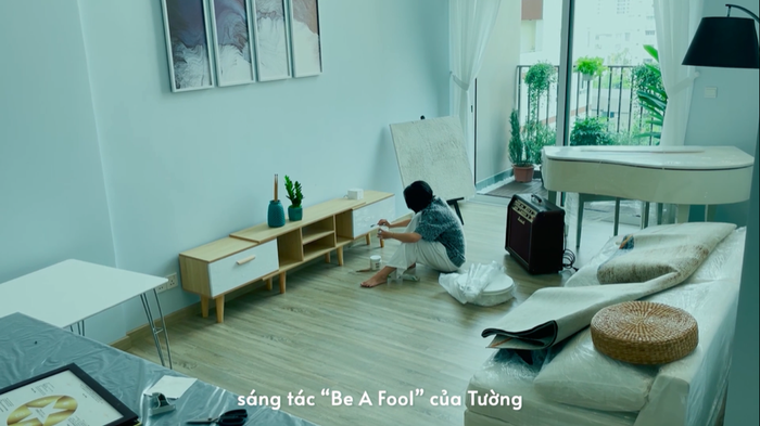 Căn hộ của ca sĩ 9X có giá ước tính từ 8,2 đến 14 tỷ đồng vào thời điểm cách đây 3 năm. (Ảnh chụp màn hình từ kênh YouTube nhân vật)