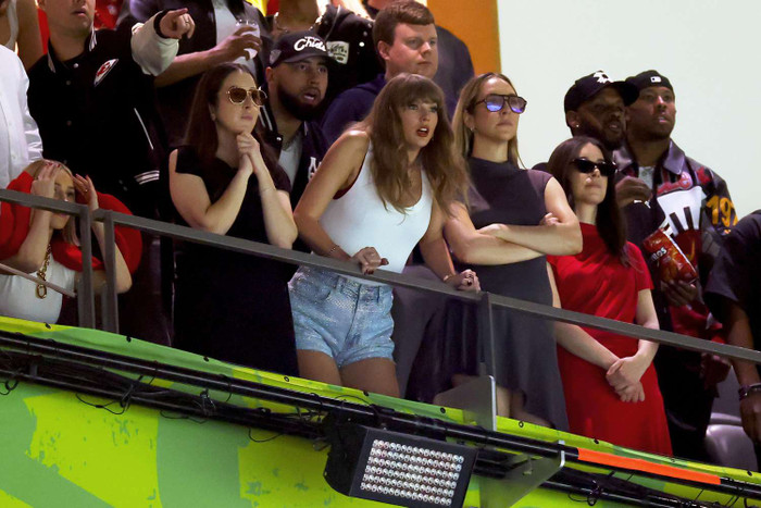 Taylor Swift đã nói gì trước phản ứng la ó từ khán giả tại Super Bowl 2025? Ảnh 1