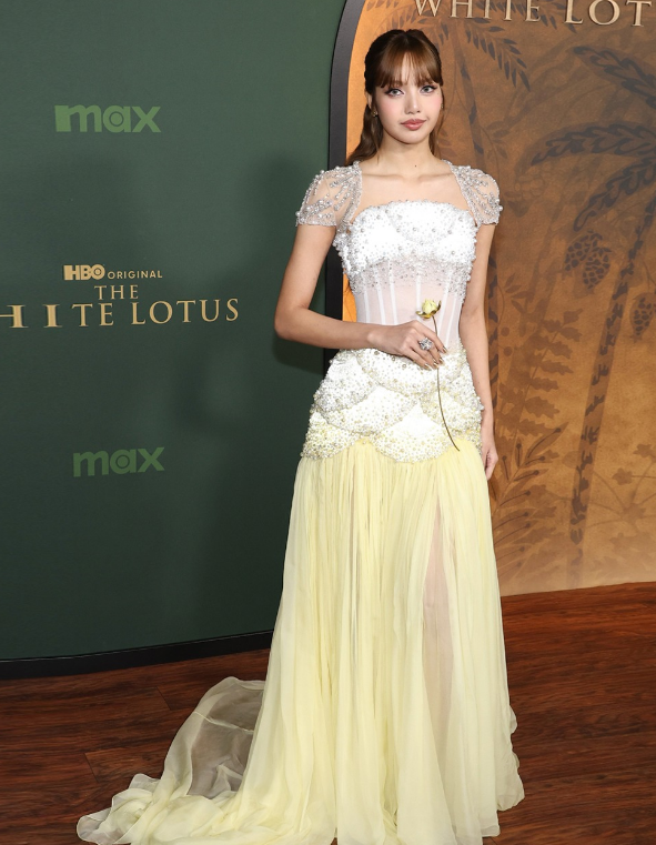 Diện mạo đắt đỏ của Lisa trên thảm đỏ Ảnh 1