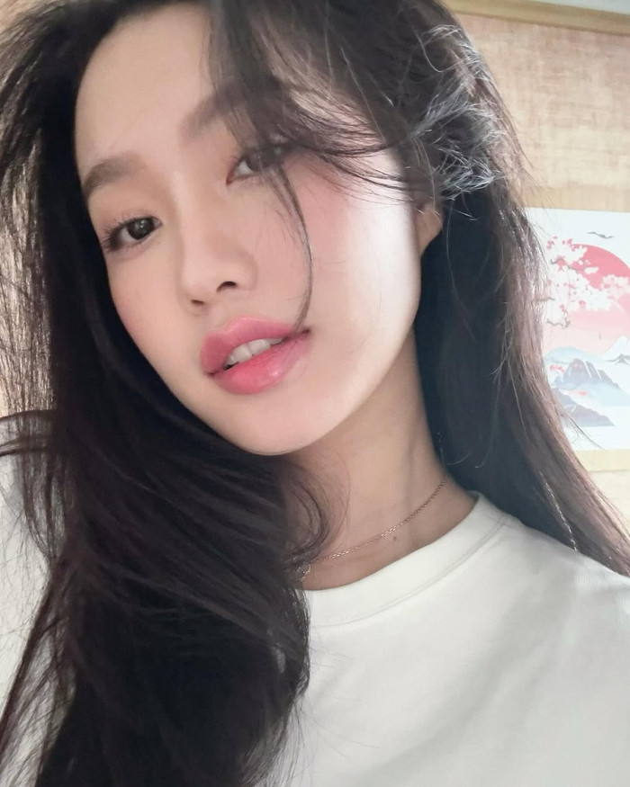 Doãn Hải My thẳng thắn bày tỏ:'Quyết định phun môi sát Tết thật sự là một nước đi liều lĩnh. Ai cũng bảo rằng phải mất khoảng 2 tháng màu môi mới lên chuẩn đẹp, nếu đẹp được như mong muốn, mình sẽ chia sẻ chỗ làm với mọi người'. Ảnh: IGNV