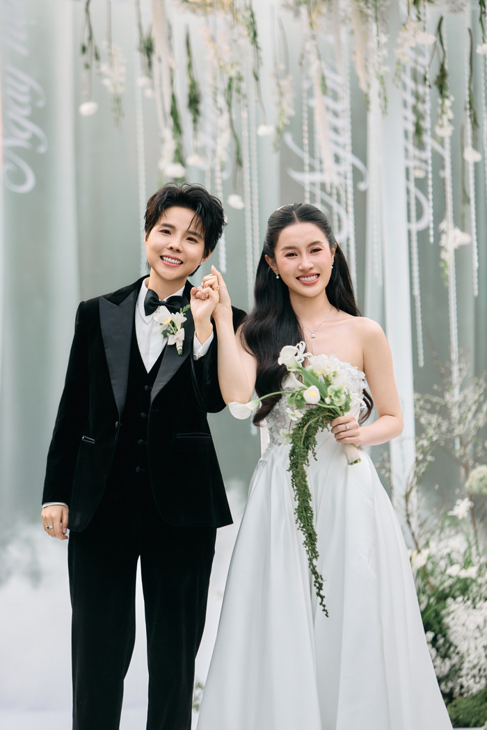 Bạn đời dành lời hứa đầy ngọt ngào cho Vũ Cát Tường trong ngày thành đôi. (Ảnh: NVCC)