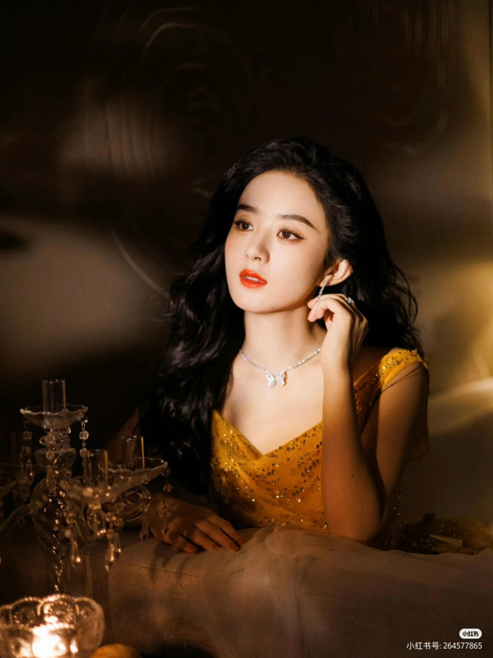 Triệu Lệ Dĩnh nhận được sự kỳ vọng lớn của khán giả, tuy nhiên đây cũng là thử thách dành cho cô khi đối đầu với hai nàng tiểu hoa 85 còn lại (Nguồn: Weibo). 