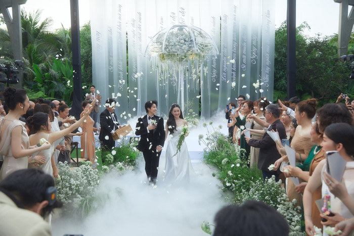 Những khoảnh khắc trong lễ thành đôi của Vũ Cát Tường khiến nhiều người xúc động.