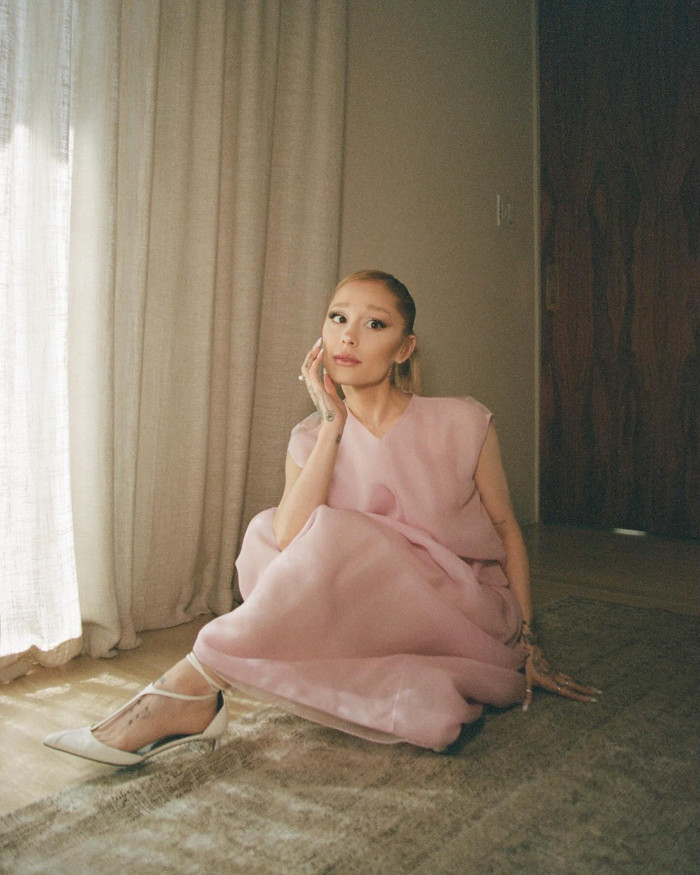 Ariana Grande duy trì nhan sắc trẻ trung ra sao khi 'cai nghiện botox'? Ảnh 2