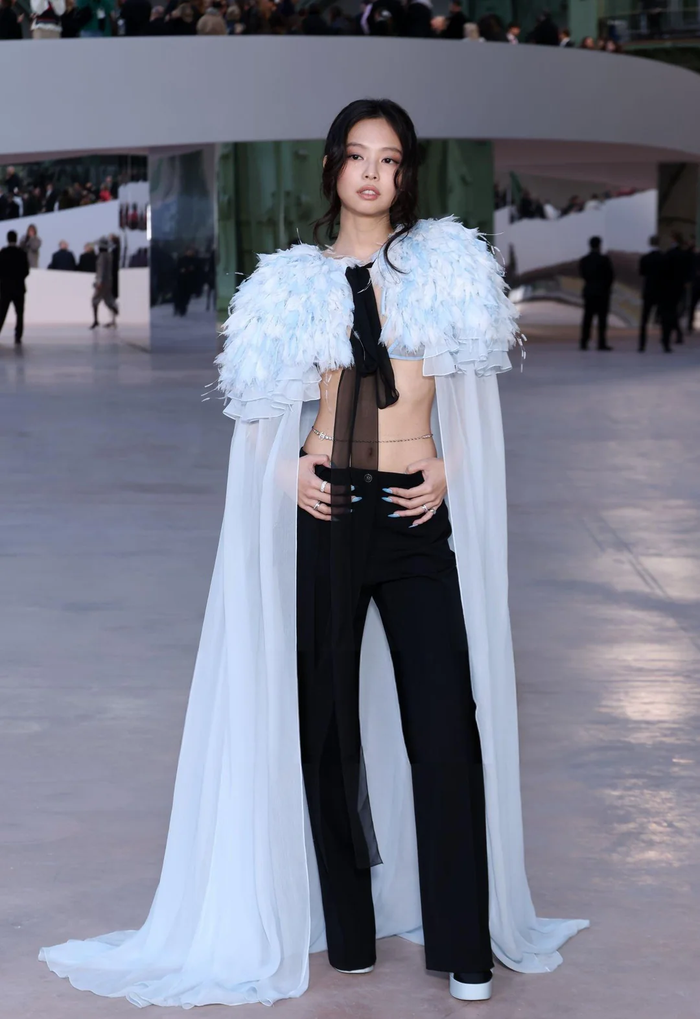 Jennie (BLACKPINK) làm nên lịch sử cho nghệ sĩ solo Kpop Ảnh 3