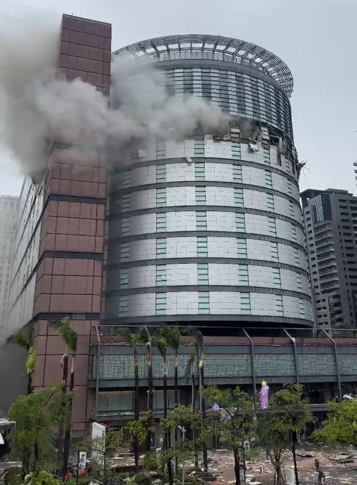 Trung tâm mua sắm bỗng phát nổ: 5 người thiệt mạng, 7 người bị thương Ảnh 2