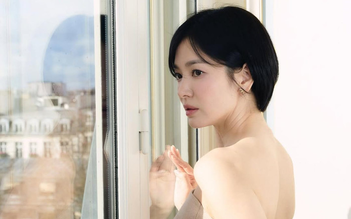 Song Hye Kyo khoe lưng trần quyến rũ ở tuổi 43 Ảnh 2