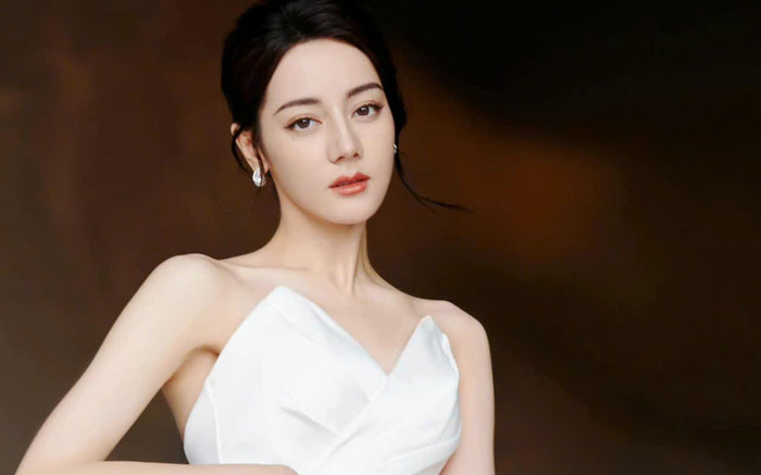 Địch Lệ Nhiệt Ba bị đe doạ Ảnh 2