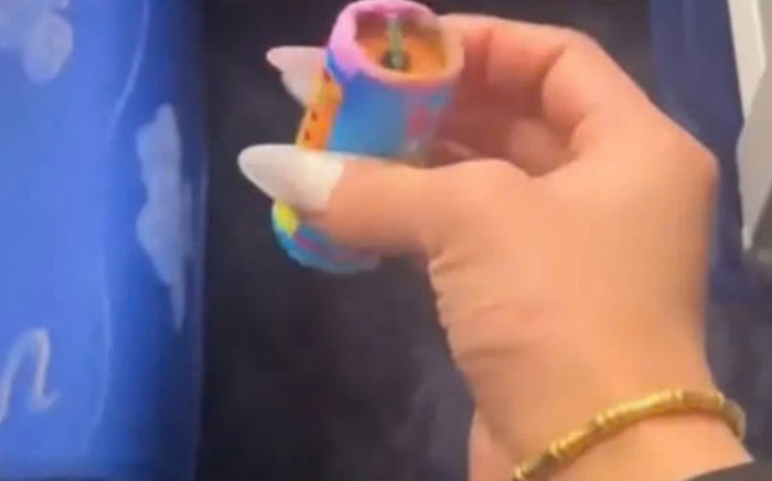 Đi máy bay, nữ hành khách tá hỏa khi thấy một thứ xuất hiện trên ghế ngồi Ảnh 2