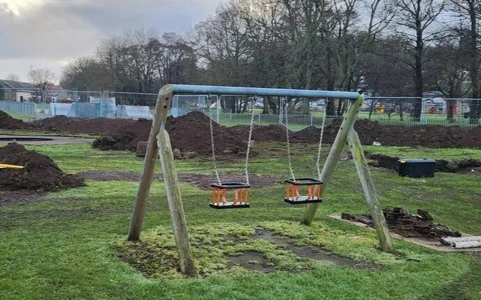 Cải tạo công viên, nhóm công nhân hoảng hốt khi phát hiện thứ bị chôn vùi dưới đất Ảnh 2