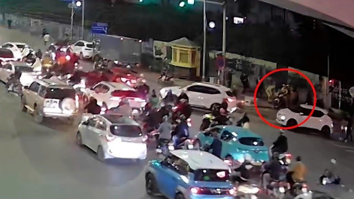 Vị trí nơi hai mẹ con chị T tìm đến nhờ CSGT hỗ trợ. Ảnh: Công an TP Hà Nội