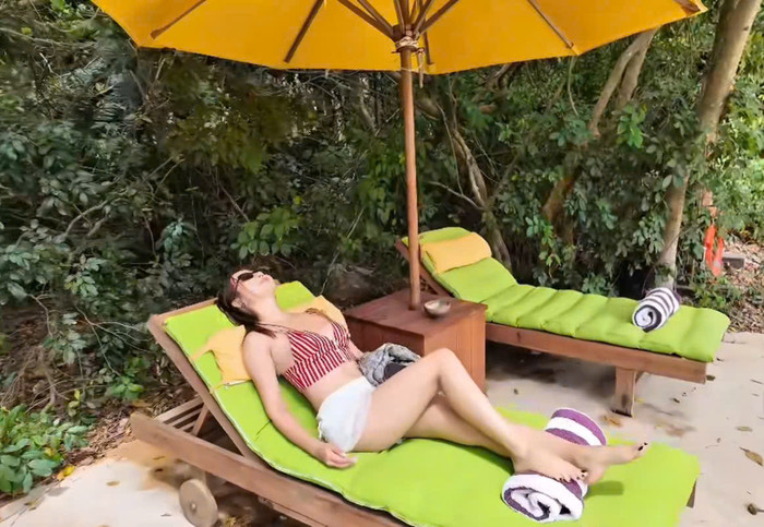 Huyền Lizzie khoe vẻ đẹp căng tràn, quyến rũ trong clip mới. Ảnh chụp màn hình