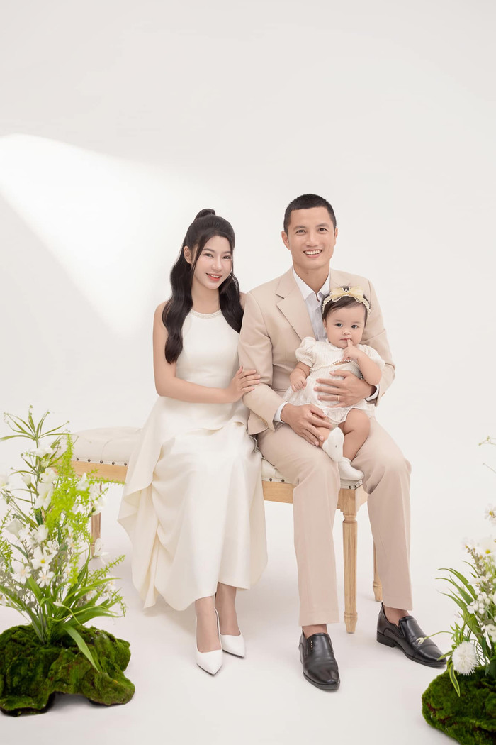 Thủ môn Đình Triệu và vợ Tường Linh có hơn 2 năm về chung một nhà. (Ảnh: FBNV)