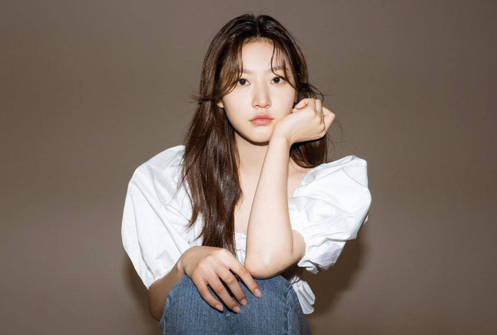 Kim Sae Ron ra đi ở tuổi 25 khiến gia đình, đồng nghiệp và người hâm mộ bàng hoàng, xót xa. (Ảnh: Nate)