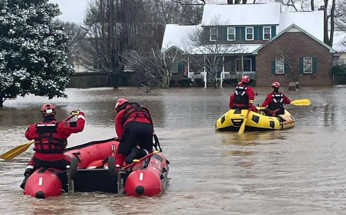 Thảm họa lũ lụt: Hàng nghìn người mắc kẹt, ít nhất 10 người thiệt mạng Ảnh 2