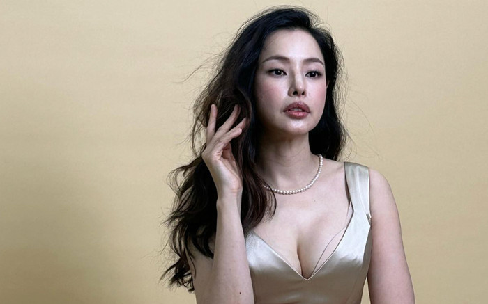 Vẻ nóng bỏng của Hoa hậu bị nộp phạt thuế 100 tỷ đồng Ảnh 2