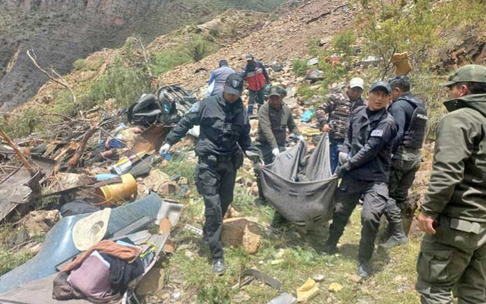 Xe buýt lao xuống vực sâu 800 mét khiến 31 người thiệt mạng Ảnh 2