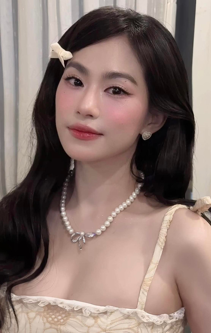 Lương Bích Hữu khoe cận visual trẻ trung, căng tràn nhựa sống. Ảnh: FBNV