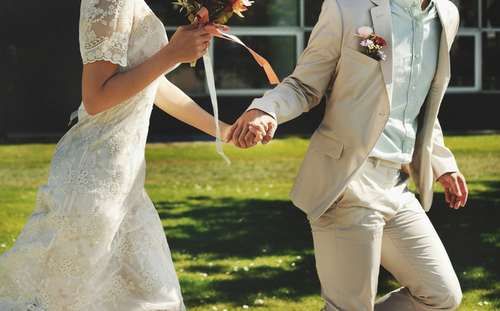 Cô dâu bỏ trốn trước ngày cưới, em gái đang đi học quyết định kết hôn thay chị Ảnh 2