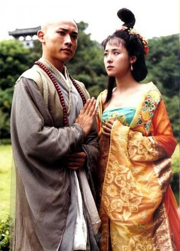 Thẩm Ngạo Quân rơi vào lưới tình của Nhiếp Viễn sau khi cả hai hợp tác tuy nhiên mối tình lại không có kết quả tốt đẹp (Ảnh: Weibo). 