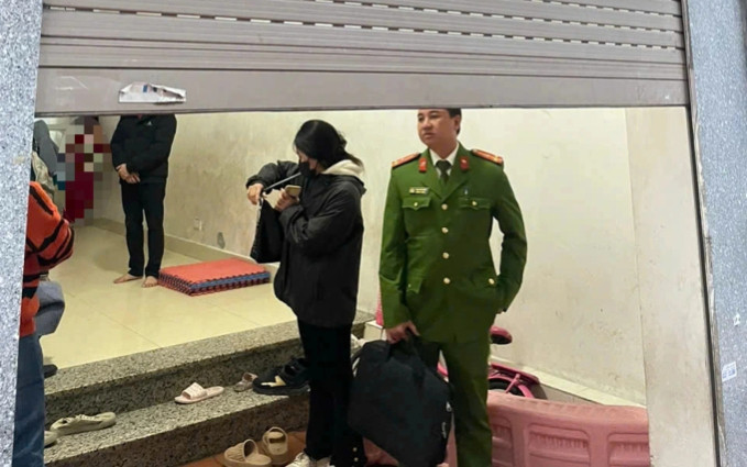 Vụ bé gái 5 tháng tuổi tử vong ở Hà Nội: Bất ngờ lời khai của người trông trẻ Ảnh 2