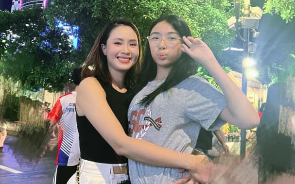 Con gái Hồng Diễm mới 13 tuổi đã ra dáng hoa hậu tương lai, có một điểm trội hơn cả mẹ Ảnh 2