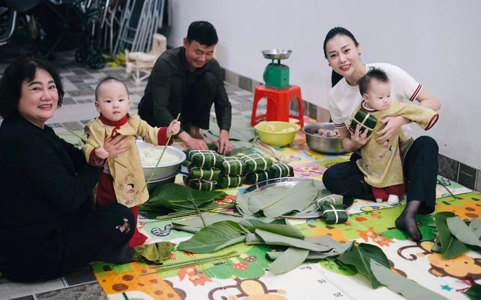 Phương Oanh đưa con về quê ngoại trong những ngày cận Tết. Ảnh: FBNV