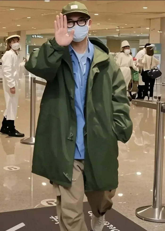 Mạng xã hội lan truyền bức ảnh Koo Jun Yup xuất hiện ở sân bay để trở về quê nhà Hàn Quốc vào ngày 15/2. (Ảnh 163)