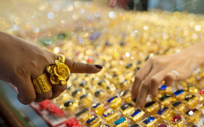 Giá vàng hôm nay (20/2): Giá mua nhìn mà choáng Ảnh 2