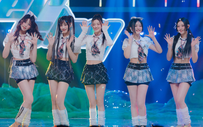 Bang Si Hyuk bị cáo buộc phá hoại show diễn của NewJeans ở nước ngoài, ADOR nói gì? Ảnh 2