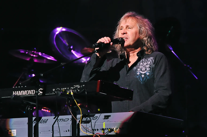 Nam ca sĩ kỳ cựu thông báo mắc ung thư, phải hủy show để phẫu thuật Ảnh 1