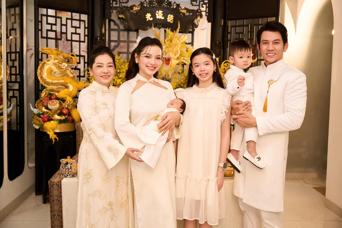 Tổ ấm nhỏ viên mãn của vợ chồng Phương Trinh Jolie - Lý Bình. (Ảnh: FBNV)