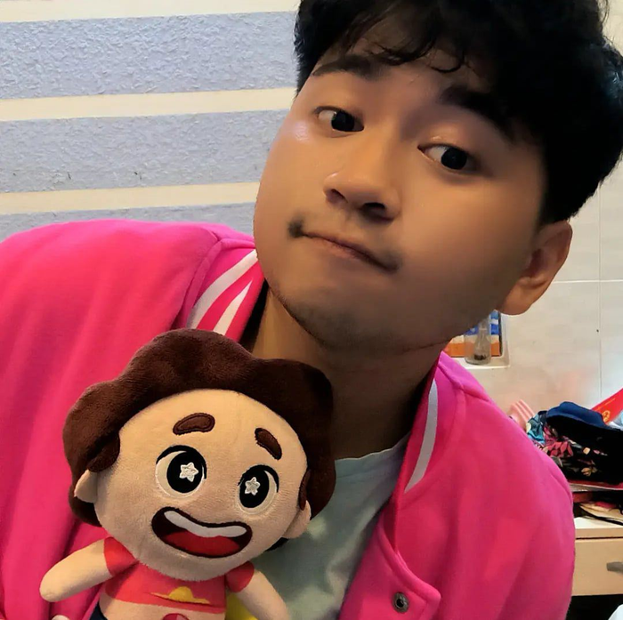 Những hình ảnh được Đình Thế chia sẻ trên trang cá nhân thể hiện sự lạc quan, yêu đời. (Ảnh: FBNV)