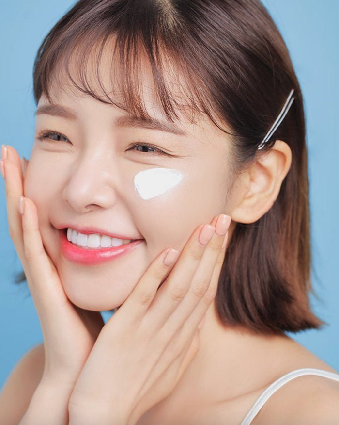 Kem chống năng góp phần ngăn ngừa những tác nhân gây hại, khiến da lão hóa sớm. (Ảnh minh họa)