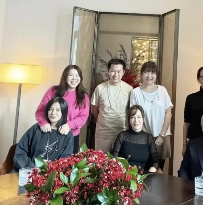 Nhan sắc tuổi 49 của Triệu Vy gây bất ngờ Ảnh 2