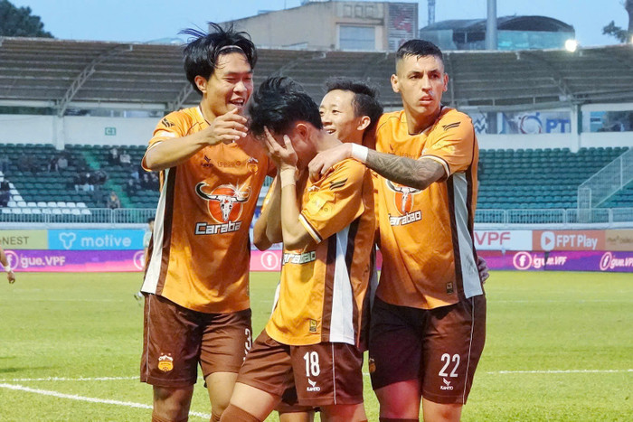 Marciel (bên phải) vắng mặt là bài toán khó cho HLV Vũ Tiến Thành. Ảnh: Linh Hùng