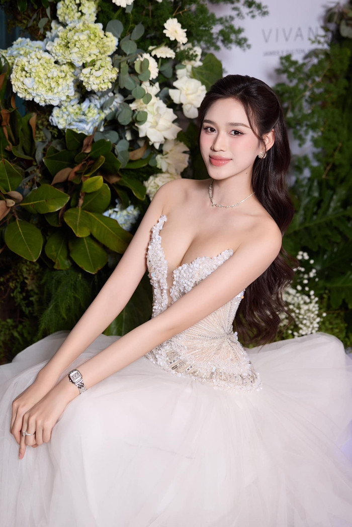 Đỗ Thị Hà vướng tin đồn đã rời công ty chủ quản sau nửa thập kỷ gắn bó.