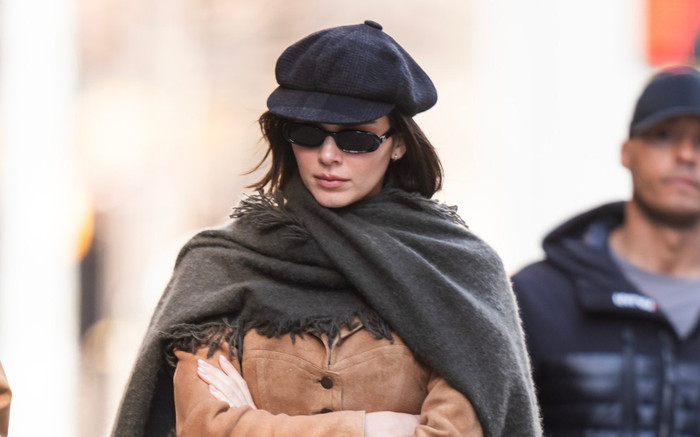 Kendall Jenner làm sống dậy xu hướng mũ newsboy Ảnh 2