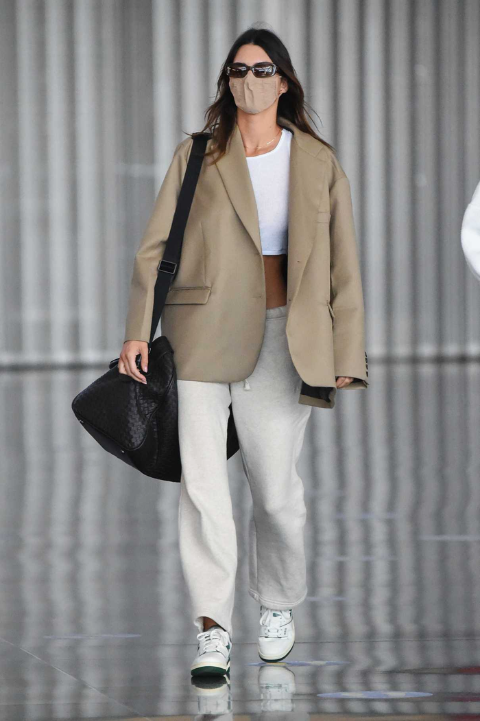 Kendall Jenner làm sống dậy xu hướng mũ newsboy Ảnh 5