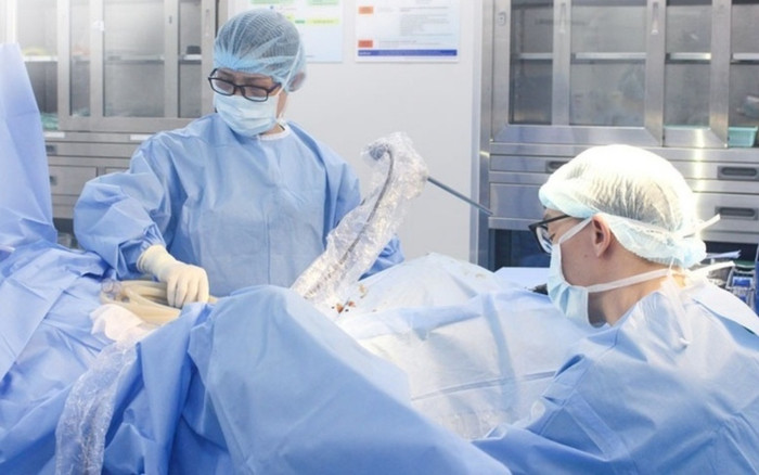 Bồn cầu bị vỡ do ngồi xổm khi đi vệ sinh, cô gái 22 tuổi gặp chấn thương ở vị trí bất ngờ Ảnh 2