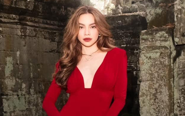 Hồ Ngọc Hà mất điểm khi catwalk cùng hai mỹ nhân hàng đầu châu Á Ảnh 2