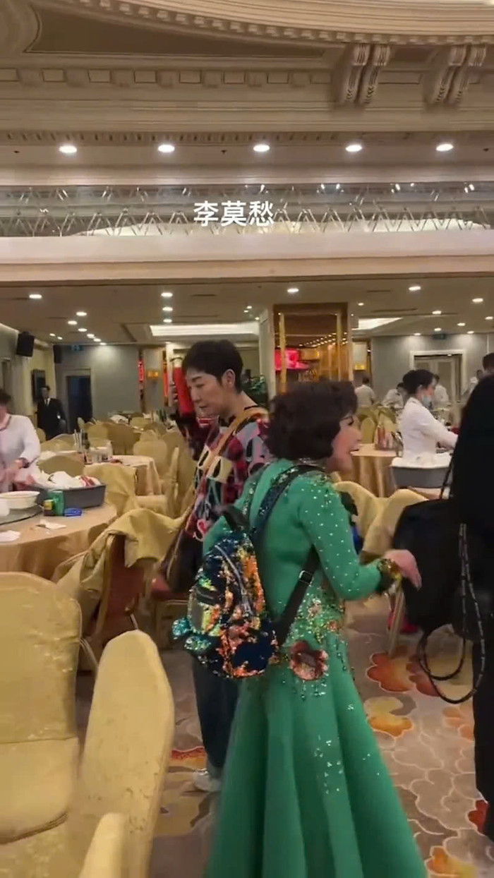 Nữ diễn viên nổi tiếng một thời bị bắt gặp nhặt đồ ăn thừa để sống Ảnh 2