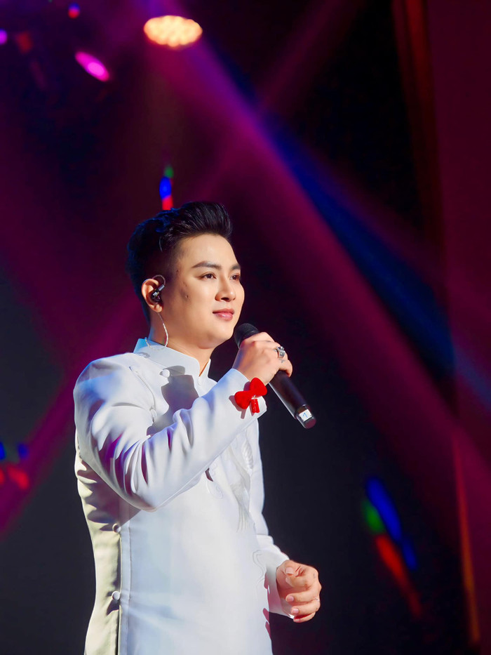 Showbiz 24h: Hoài Lâm giữ im lặng về nghi vấn đã có bạn gái mới. Ảnh: FBNV