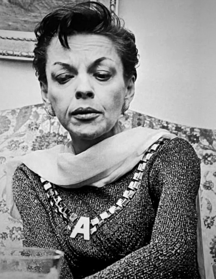 Dùng thuốc hơn 30 năm ảnh hưởng đến tâm trí và khiến sức khỏe của Judy kiệt quệ. (Ảnh: Facebook)