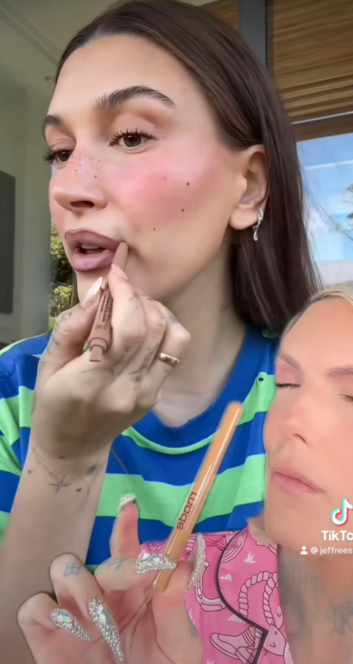 Jeffree Star chỉ trích sản phẩm của vợ Justin Bieber không xứng với giá tiền. 