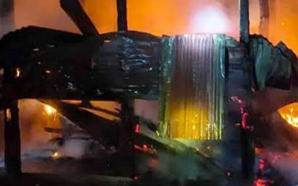 Nghe tiếng động lạ nhà ông cụ, hàng xóm chạy qua kiểm tra thì thấy cảnh tượng đau lòng Ảnh 2